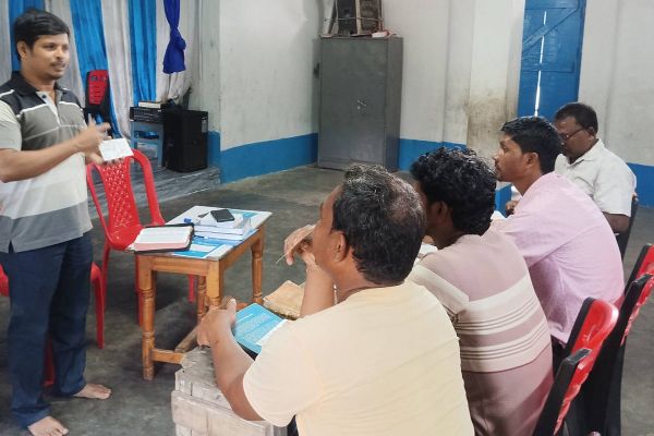 Students particpating in leadership training at JKPS, India